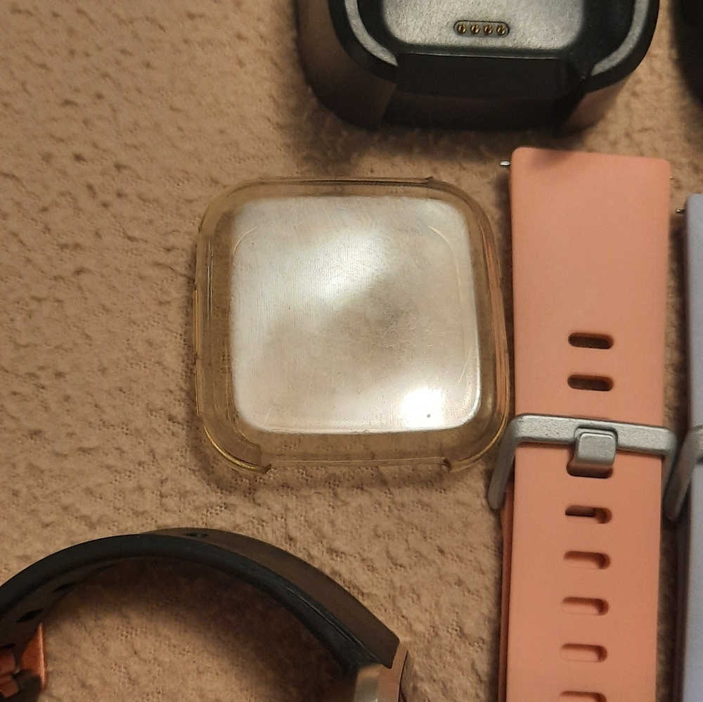 Fitbit Versa Bundle - image 4